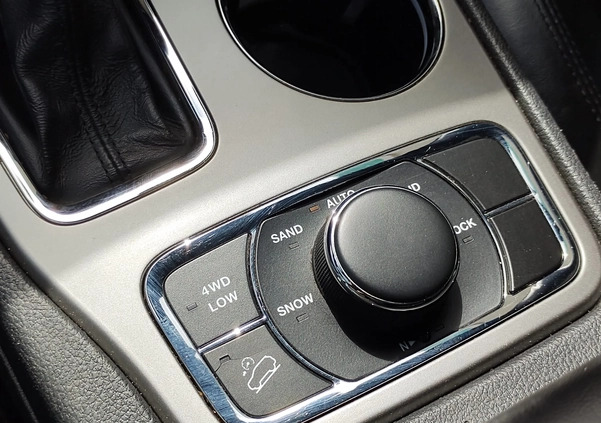 Jeep Grand Cherokee cena 135900 przebieg: 56000, rok produkcji 2020 z Łódź małe 277